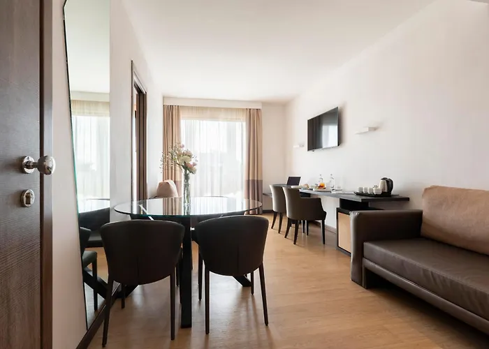 מלון Warmthotel 4*
